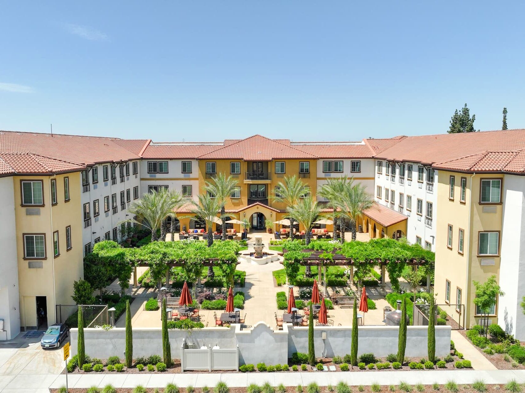 Photo of the Independent Living apartment building at The Vineyards California Armenian home. Links to more information about the independent living apartments.