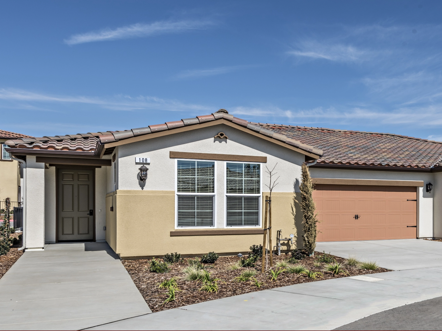 Photo of a Villa at The Vineyards California Armenian home. Links to more information about the independent living villas.
