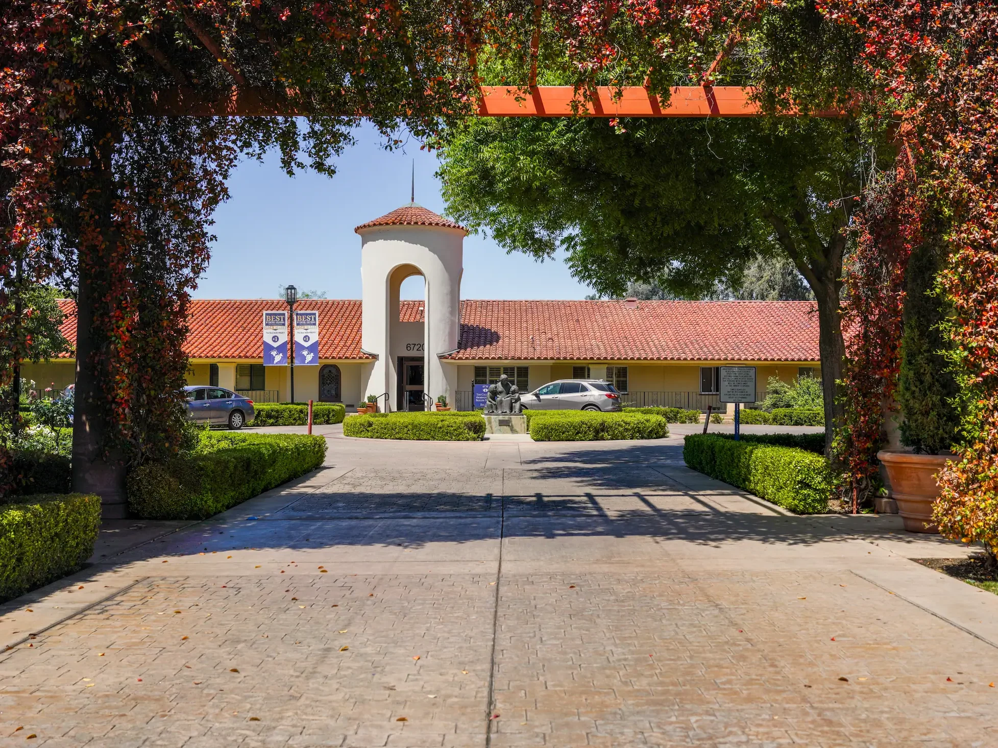 Photo of the Skilled Nursing building at The Vineyards California Armenian home. Links to more information about the Skilled Nursing residence.